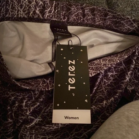 Terez NWTcropped Black Gray Stretch Metal Star Print Leggings Pants Size XS - Picture 3 of 4